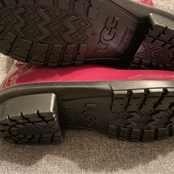New!!! UGG red rain boots - Picture 4 of 6